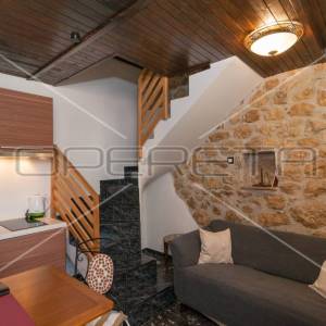 Odlična investicija kraj Omiša – dalmatinska oaza s uhodanim turizmom!