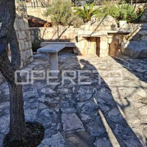 Odlična investicija kraj Omiša – dalmatinska oaza s uhodanim turizmom!