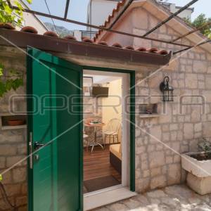 Odlična investicija kraj Omiša – dalmatinska oaza s uhodanim turizmom!