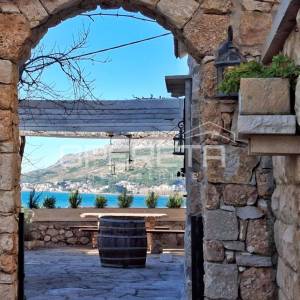 Odlična investicija kraj Omiša – dalmatinska oaza s uhodanim turizmom!