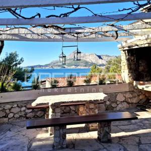 Odlična investicija kraj Omiša – dalmatinska oaza s uhodanim turizmom!