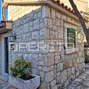 Odlična investicija kraj Omiša – dalmatinska oaza s uhodanim turizmom!