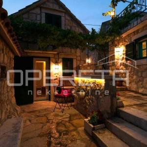 Odlična investicija kraj Omiša – dalmatinska oaza s uhodanim turizmom!