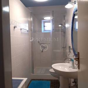 Okolica Malinske, kamena kuća s bazenom i okućnicom!