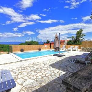 Okolica Malinske, kamena kuća s bazenom i okućnicom!