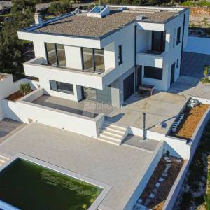 Okolica Trogira, vila s panoramskim pogledom, prodaja