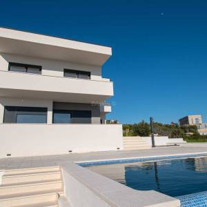 Okolica Trogira, vila s panoramskim pogledom, prodaja