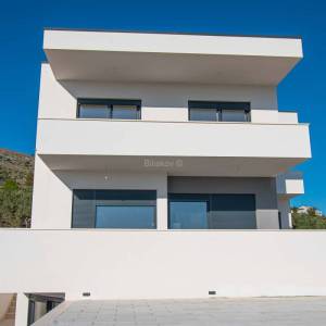 Okolica Trogira, vila s panoramskim pogledom, prodaja