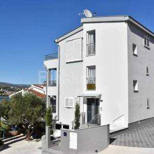 Okrug Gornji, apartmanska kuća s otvorenim pogledom