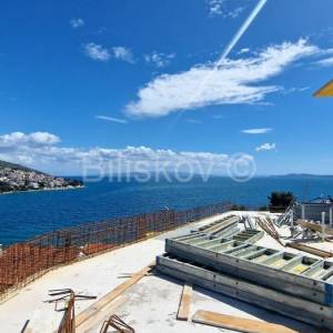 Okrug Gornji,  luksuzni penthause, 100 m od mora, prodaja