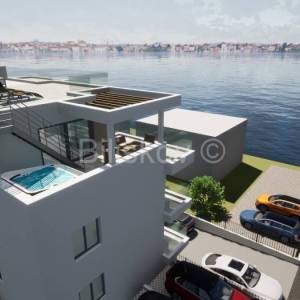 Okrug Gornji, novogradnja nekoliko koraka od plaže, prodaja