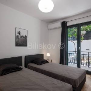 Okrug Gornji, prekrasna vila u blizini mora, prodaja