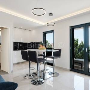 Okrug Gornji, prekrasna vila u blizini mora, prodaja