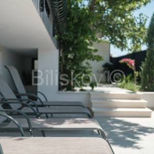 Okrug Gornji, prekrasna vila u blizini mora, prodaja