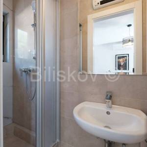 Okrug Gornji, prekrasna vila u blizini mora, prodaja