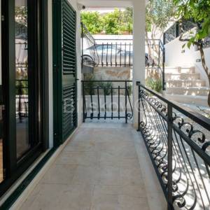 Okrug Gornji, prekrasna vila u blizini mora, prodaja