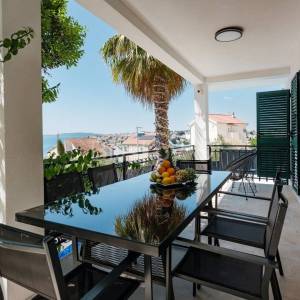 Okrug Gornji, prekrasna vila u blizini mora, prodaja