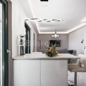 Okrug Gornji, prekrasna vila u blizini mora, prodaja