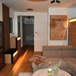 Okrug Gornji, Rožac, ekskluzivna lokacija 50m od mora