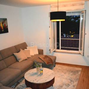 Okrug Gornji, Rožac, ekskluzivna lokacija 50m od mora