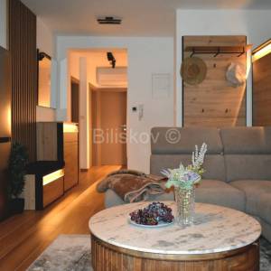 Okrug Gornji, Rožac, ekskluzivna lokacija 50m od mora