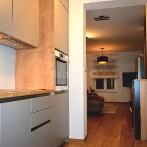 Okrug Gornji, Rožac, ekskluzivna lokacija 50m od mora