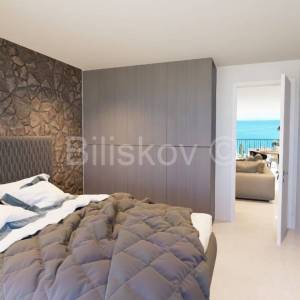 Okrug, luksuzan trosoban stan 73 m2, 100 m od mora, prodaja