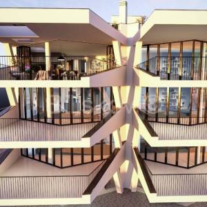 Okrug, luksuzan trosoban stan 73 m2, 100 m od mora, prodaja