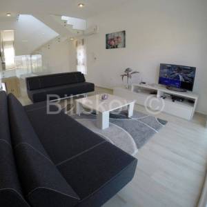 Okrug, Okrug Gornji, samostojeća villa.