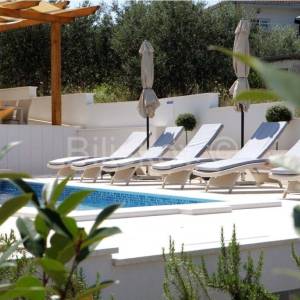 Okrug, Okrug Gornji, samostojeća villa.