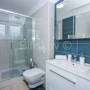 Okrug, Okrug Gornji, samostojeća villa.