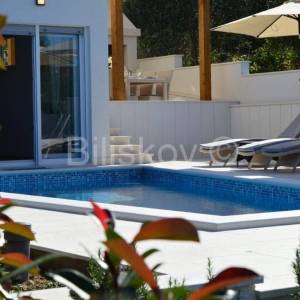 Okrug, Okrug Gornji, samostojeća villa.