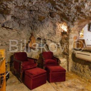 Omiš, 4 samostojeće kamene kuće