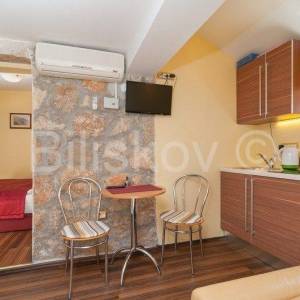 Omiš, 4 samostojeće kamene kuće