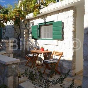 Omiš, 4 samostojeće kamene kuće