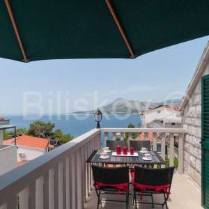 Omiš, 4 samostojeće kamene kuće