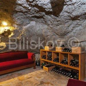 Omiš, 4 samostojeće kamene kuće