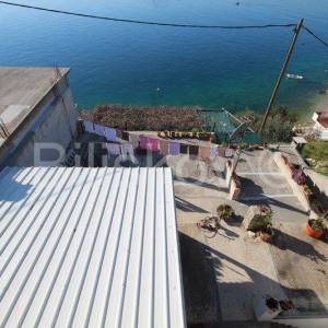 Omiš Čeline Zavode, 1.red do mora, dvojna kuća prizemnica