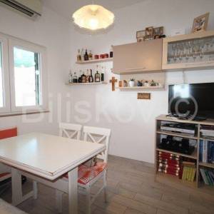 Omiš Čeline Zavode, 1.red do mora, dvojna kuća prizemnica