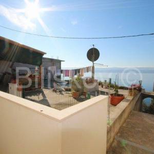 Omiš Čeline Zavode, 1.red do mora, dvojna kuća prizemnica