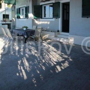 Omiš Čeline Zavode, 1.red do mora, dvojna kuća prizemnica