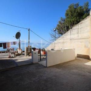 Omiš Čeline Zavode, 1.red do mora, dvojna kuća prizemnica