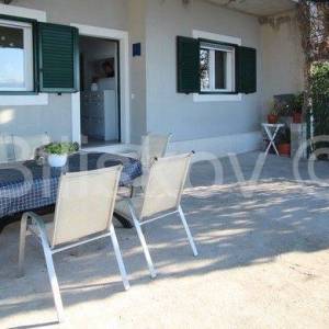 Omiš Čeline Zavode, 1.red do mora, dvojna kuća prizemnica