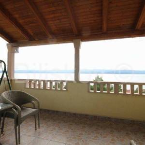 Omiš, Duće dvojna kuća, 4 stana, 300 m2 okućnice