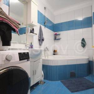 Omiš, Duće dvojna kuća, 4 stana, 300 m2 okućnice