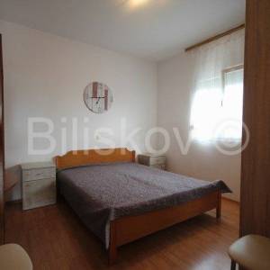 Omiš, Duće dvojna kuća, 4 stana, 300 m2 okućnice