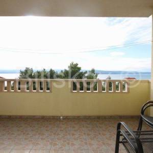 Omiš, Duće dvojna kuća, 4 stana, 300 m2 okućnice