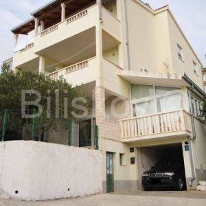 Omiš, Duće dvojna kuća, 4 stana, 300 m2 okućnice