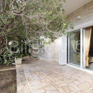 Omiš, Duće dvojna kuća, 4 stana, 300 m2 okućnice