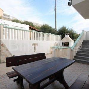 Omiš, Duće dvojna kuća, 4 stana, 300 m2 okućnice